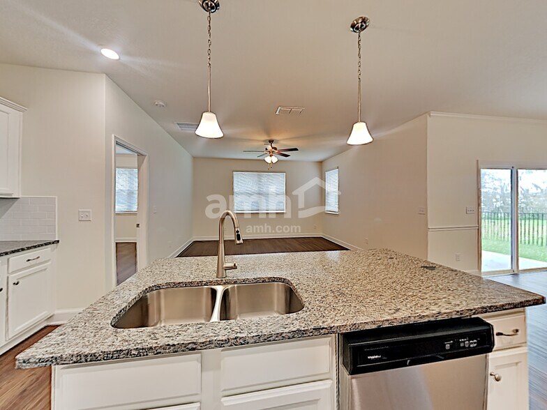 Building Photo - 3025 Creek Village Ln