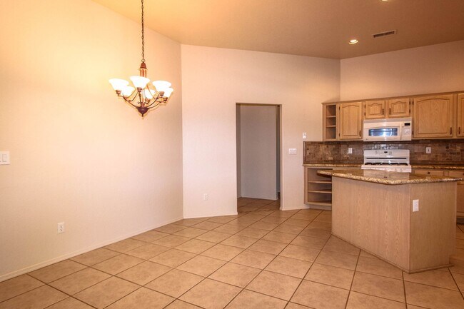 Building Photo - 653 Golden Hawk Dr