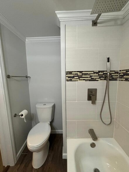 Building Photo - 718 S Pine St