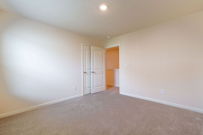 Building Photo - Spacious Family Home for Rent in Fairburn,...