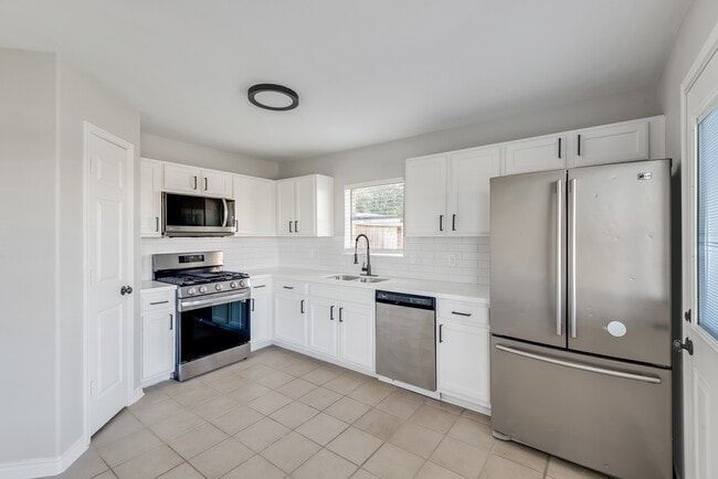 Building Photo - 11714 Pinos Altos Dr