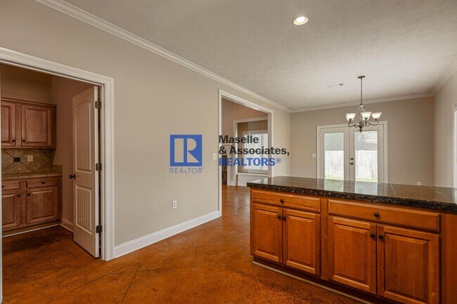 Building Photo - Beautiful 3 bedroom, 2 bathroom house in B...