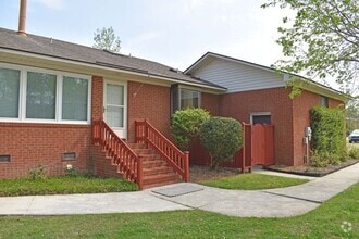Building Photo - Great Waterfront Brick Home