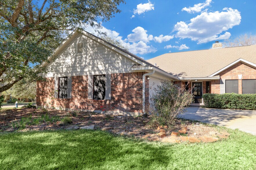 Primary Photo - 7098 Shadow Lake Dr