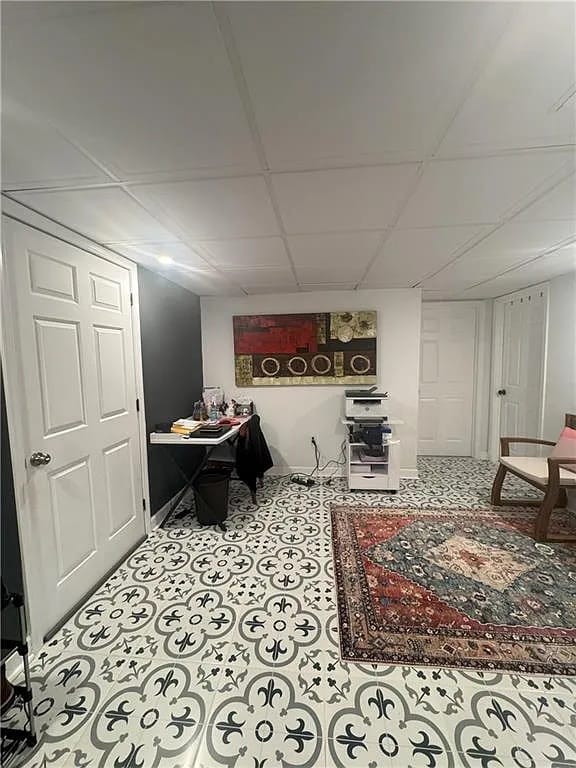 Building Photo - Room in House on Glenwhite Dr