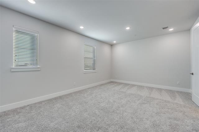 Building Photo - 909 Heights Wy