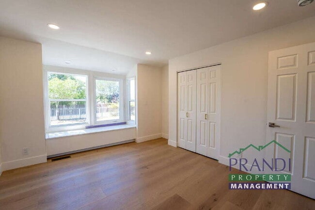 Building Photo - 645 Fawn Dr