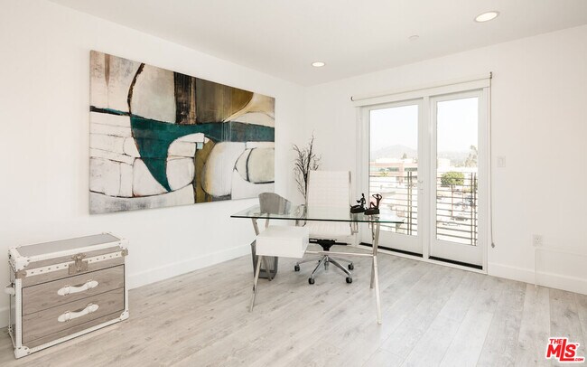 Building Photo - 118 S Kenwood St