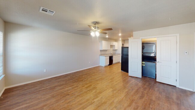 Building Photo - 123 S A St