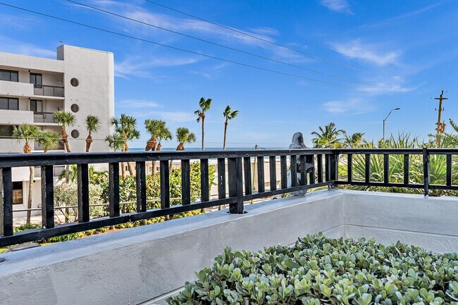 Building Photo - 525 N Ocean Blvd