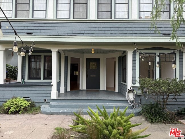 Building Photo - 30 Breeze Ave