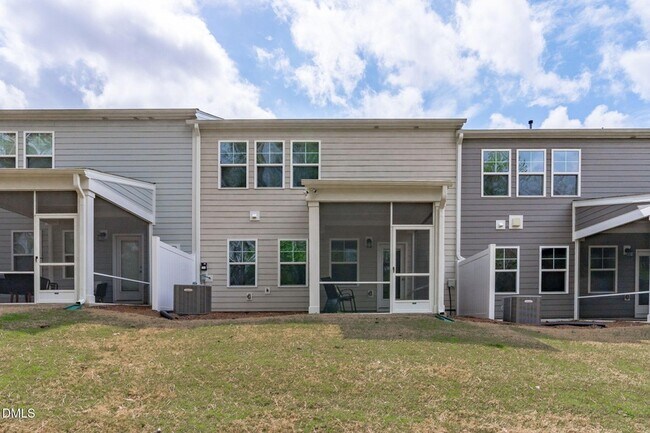 Building Photo - 1818 Porch Swing Wy