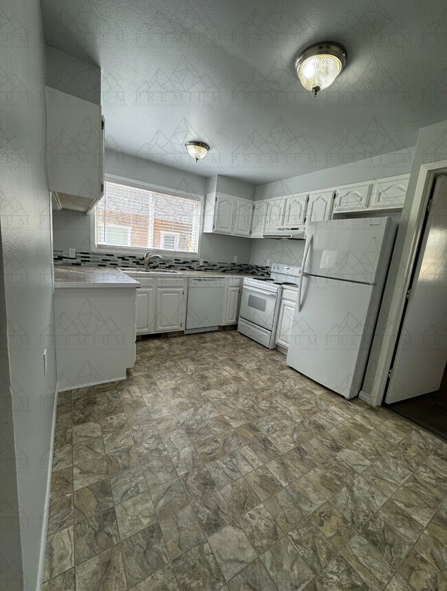 Building Photo - Updated 3 bed / 1 bath