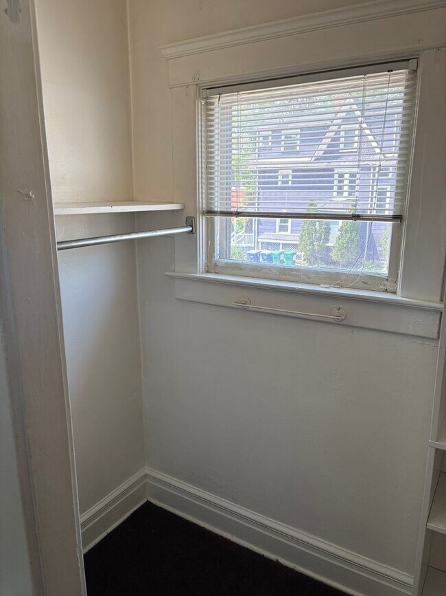 Building Photo - 524 S Forest Ave