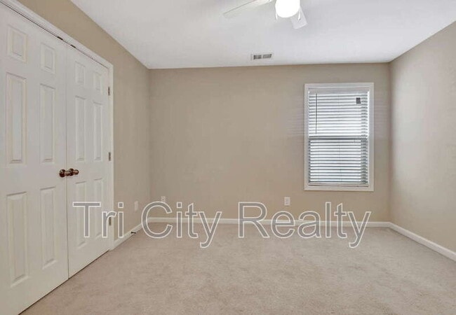 Building Photo - 113 Macalester Dr