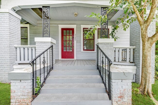 Building Photo - Old-world elegance with modern comfort!