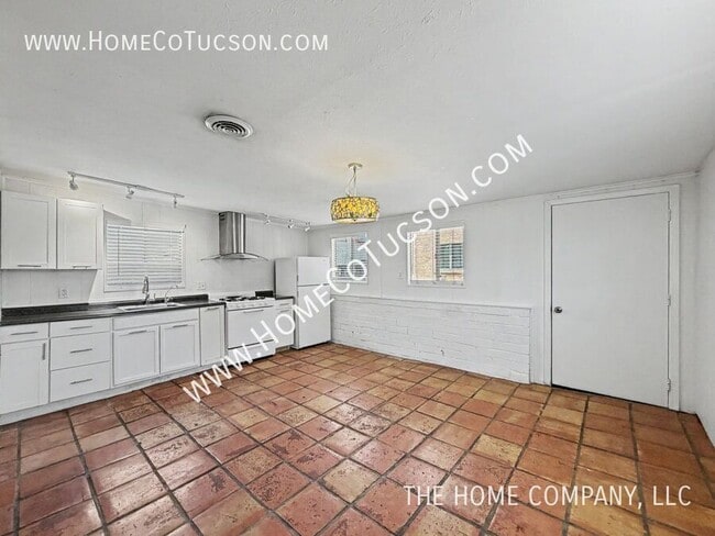 Building Photo - 542 E Speedway Blvd