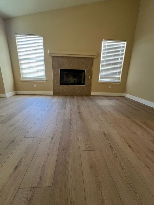 Building Photo - 4205 Serene Oak Dr
