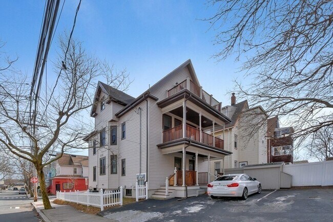 Building Photo - 40 Grant St