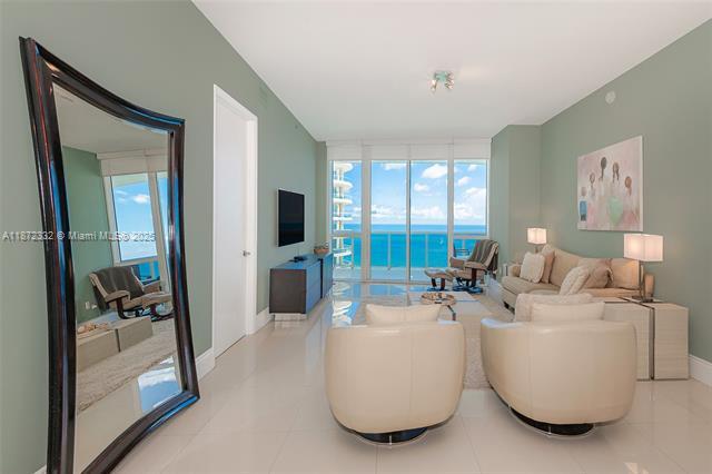 Building Photo - 16001 Collins Ave