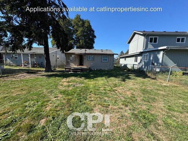 Building Photo - 146 16th Ave