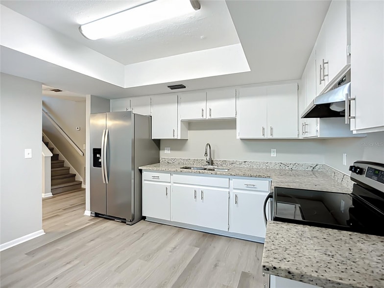 Building Photo - 632 Ephrata Dr