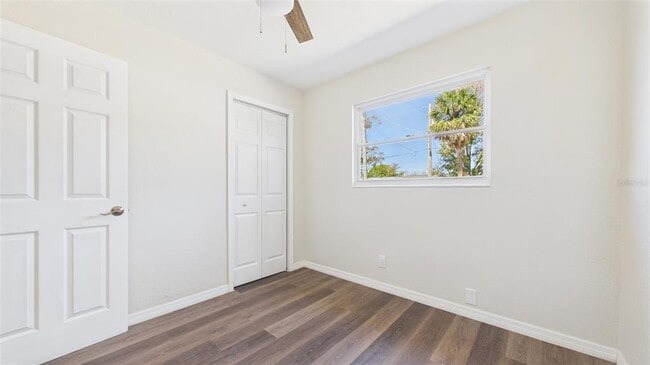 Building Photo - 4418 W Fairview Heights