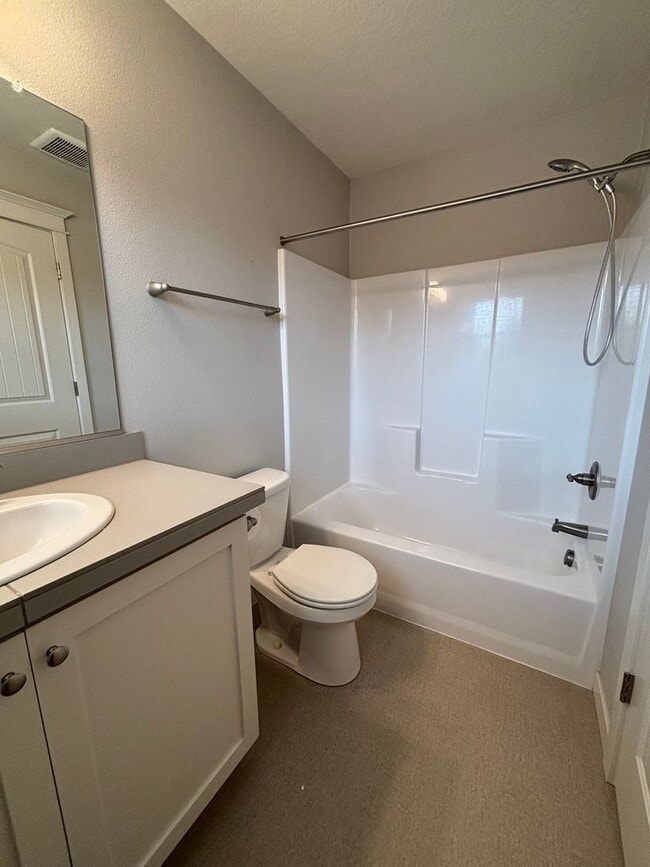 Building Photo - Newer 2 Story Home in Newberg   SHOWINGS  START  MAY 15th