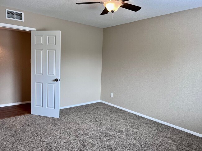 Building Photo - Ranch Home 3BD/2BA Conveniently Located Mi...