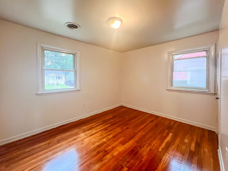Building Photo - 2303 Maclin Cir