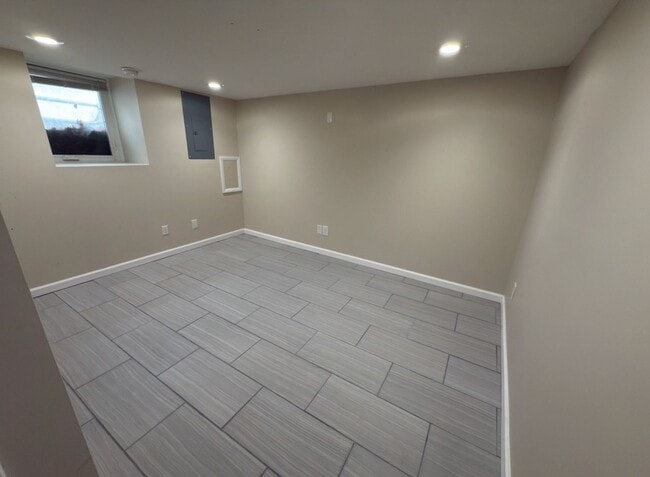 Building Photo - 223 S McKinley Ave