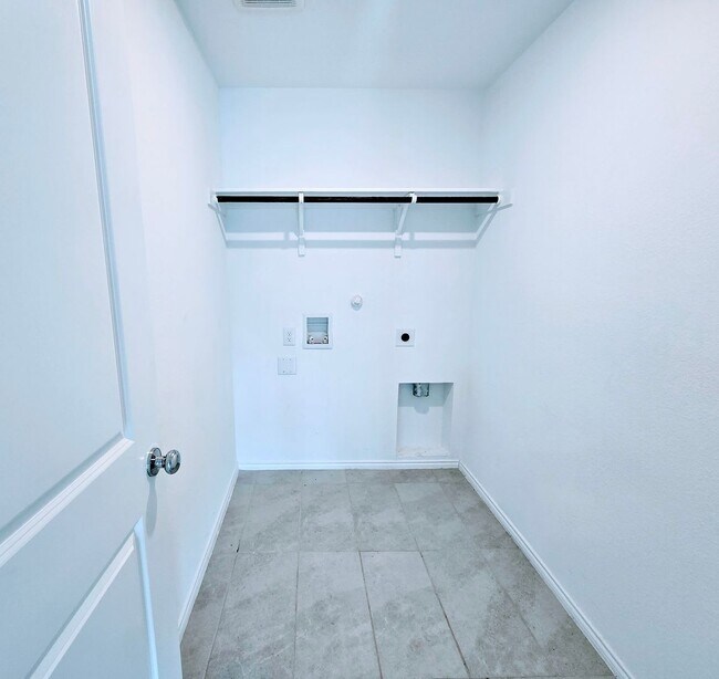 Building Photo - 2828 Eppright Dr