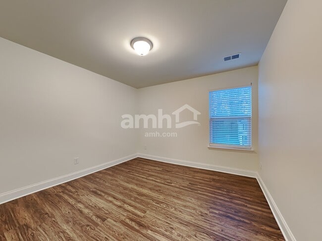 Building Photo - 5180 Hudson Vly Dr
