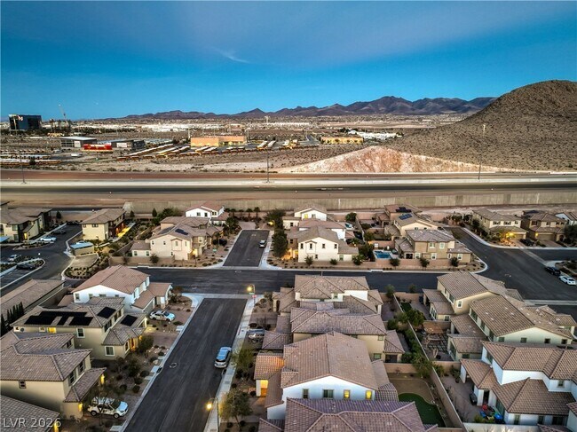 Building Photo - 3213 Molinos Dr