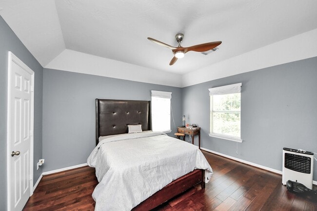 Building Photo - 17314 Pinecreek Hollow Ln