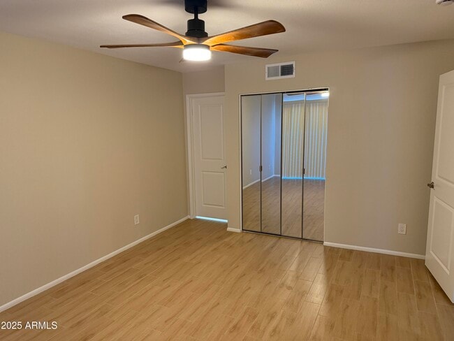 Building Photo - 850 S River Dr