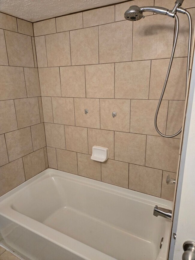 Building Photo - FOR RENT in North Columbus! Available Now!