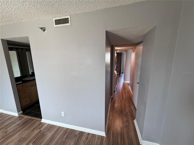 Building Photo - 201 W Laurel St