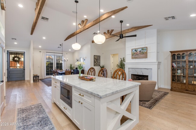 Building Photo - 3247 E Sells Dr