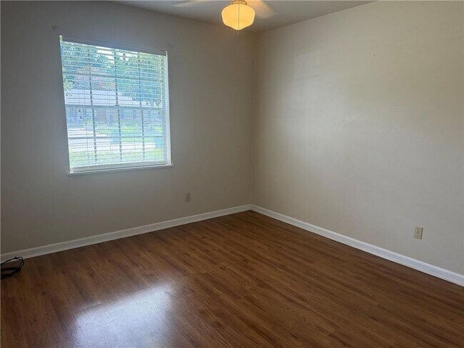Building Photo - 1546 Wildwood Ln