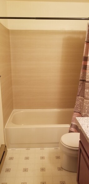 Bath with Tub Surround - 12044 15th Ave NE