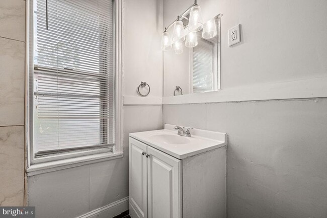 Building Photo - 3103 N Croskey St