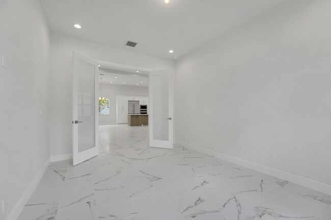 Building Photo - 9341 Crestview Cir