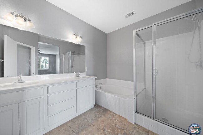 Building Photo - 315 Breezy Pl