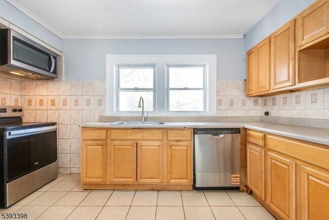 Building Photo - 86 Watsessing Ave