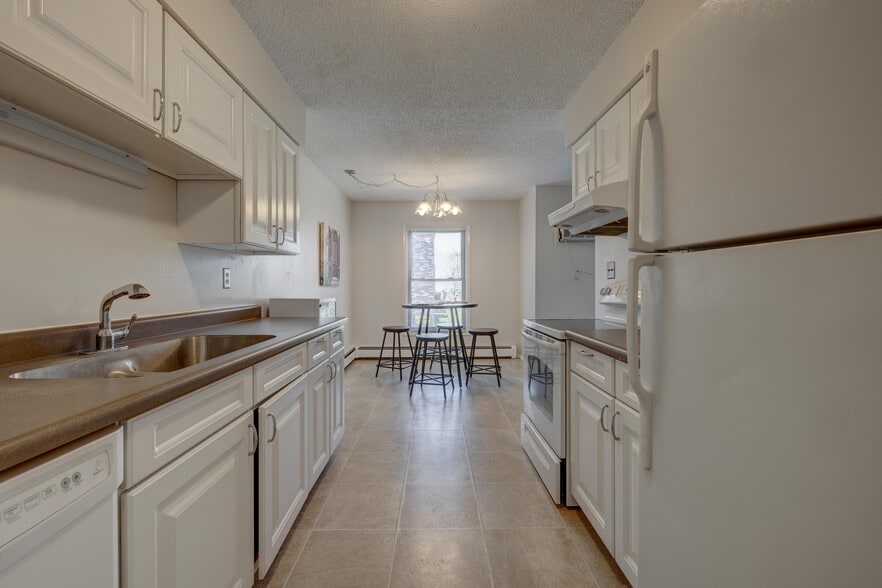 Building Photo - 4460 S Poplar St