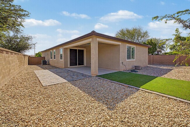 Building Photo - 17534 W Hadley St