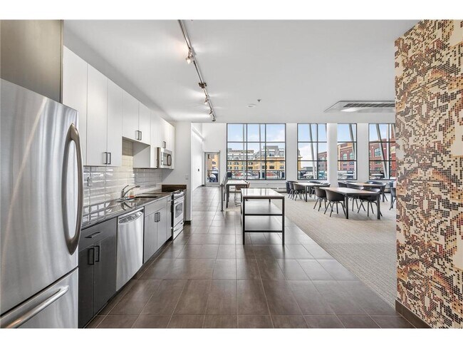 Building Photo - 404 N Washington Ave