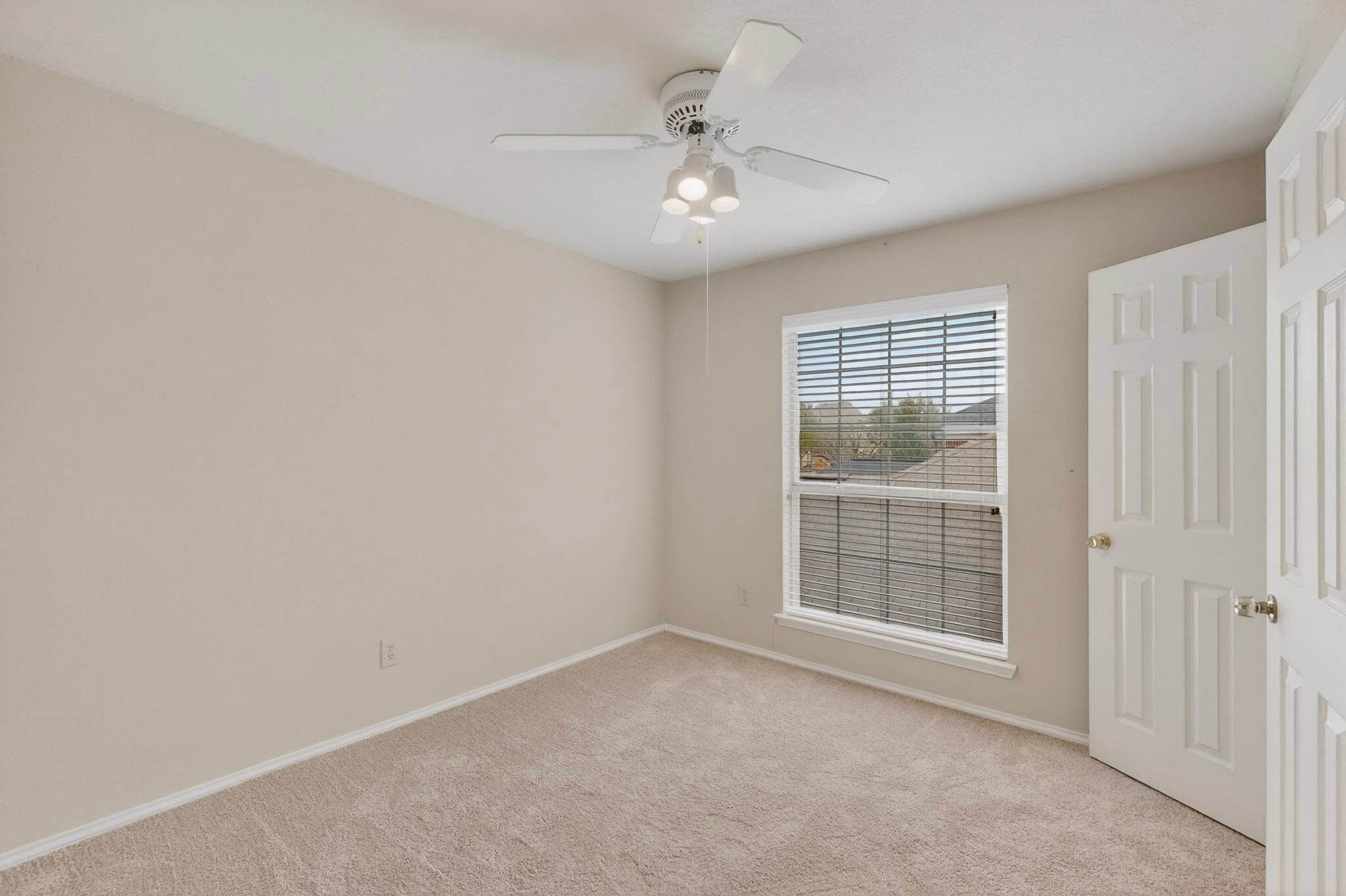 Building Photo - 636 Raintree Cir