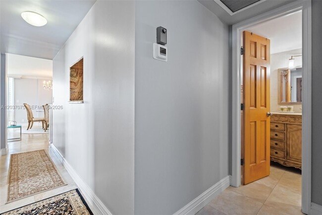 Building Photo - 1 Las Olas Cir